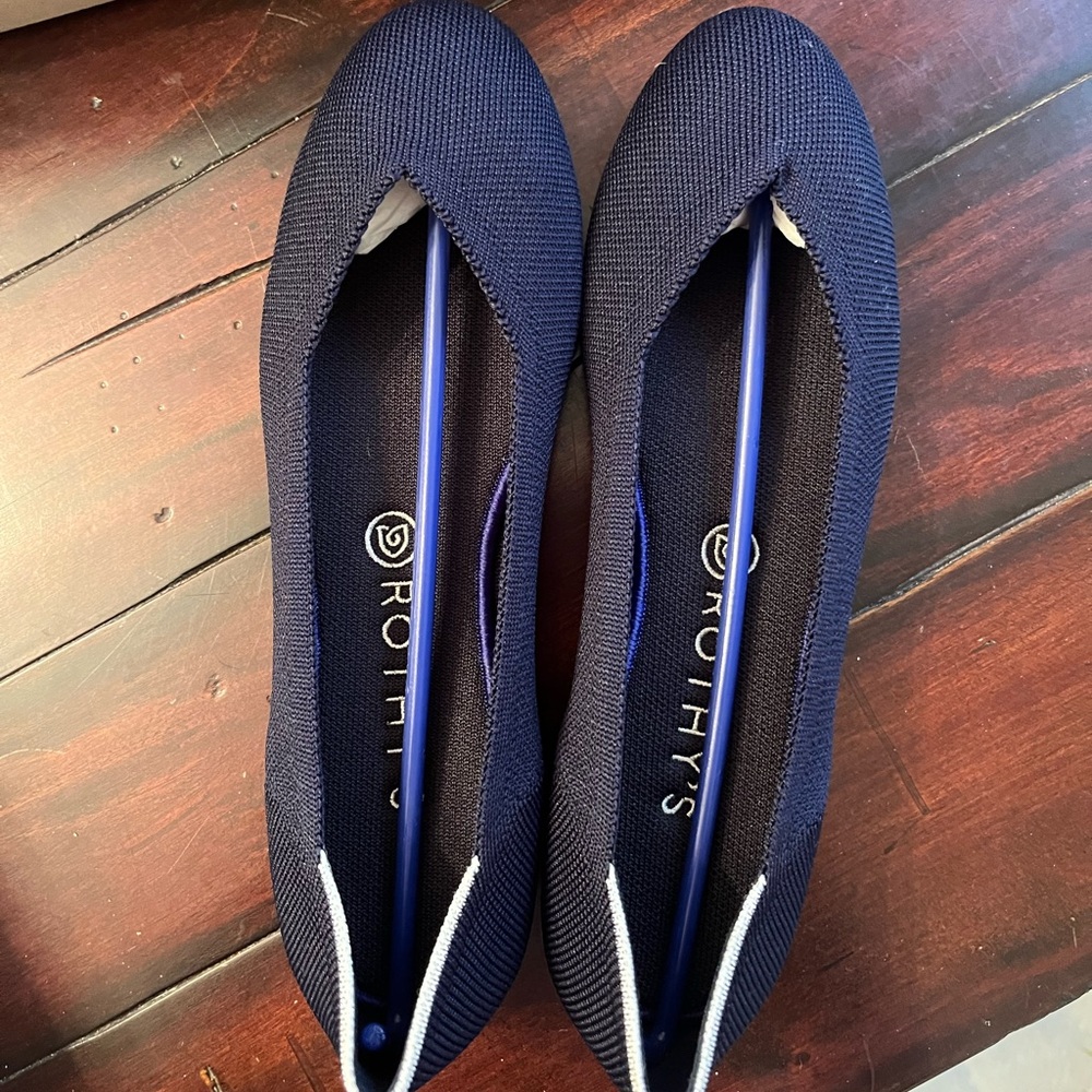 EUC Rothy’s Navy flats size 10